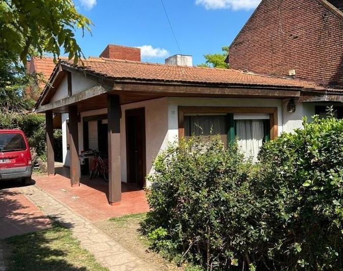 Casa · 85m² · 3 Ambientes · 2 Cocheras