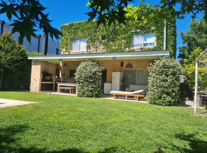 Casa · 189m² · 4 Ambientes · 2 Cocheras