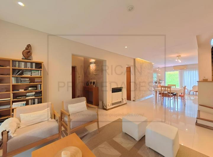 Casa · 158m² · 4 Ambientes · 2 Cocheras