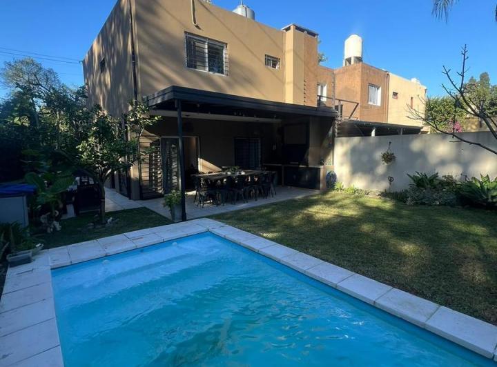 Casa · 105m² · 4 Ambientes · 3 Cocheras