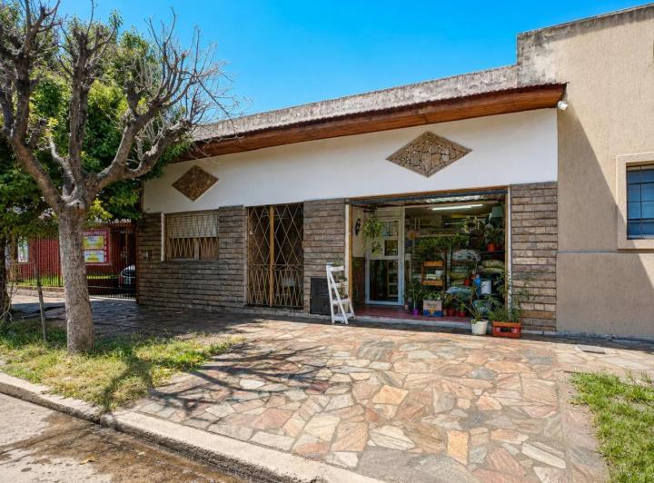 Casa · 140m² · 4 Ambientes · 1 Cochera