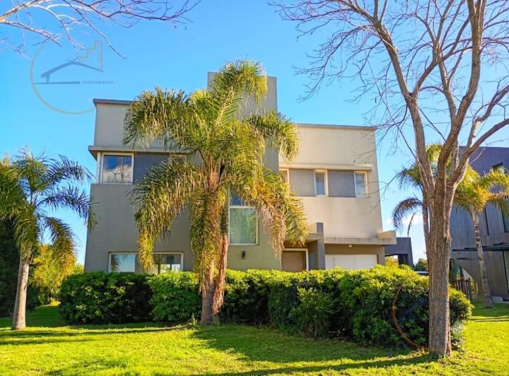 Casa · 186m² · 5 Ambientes · 5 Cocheras