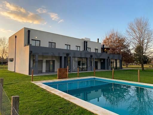 Casa · 128m² · 4 Ambientes · 2 Cocheras