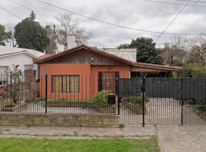 Casa · 5 Ambientes · 1 Cochera