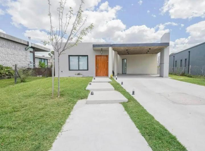 Casa · 190m² · 4 Ambientes · 2 Cocheras
