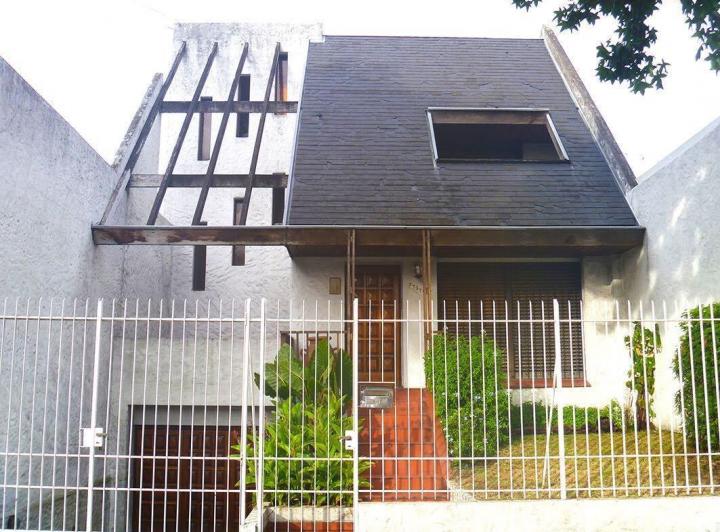 Casa · 212m² · 5 Ambientes · 2 Cocheras
