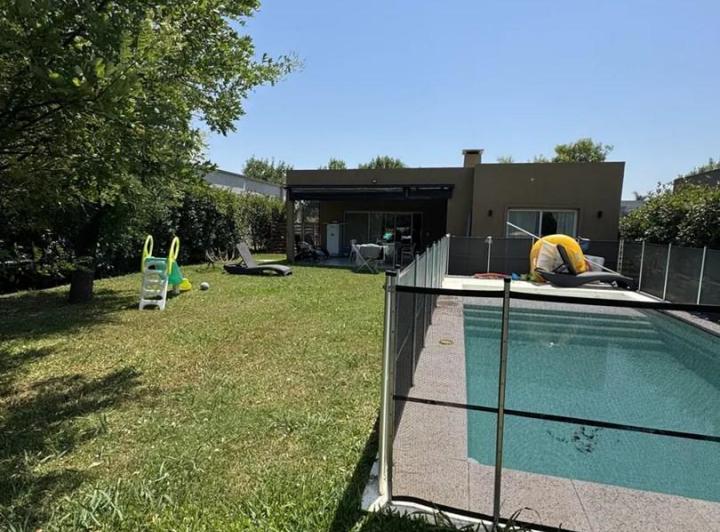 Casa · 18000m² · 4 Ambientes