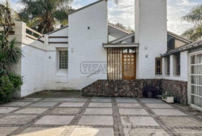 Casa · 260m² · 4 Ambientes · 1 Cochera
