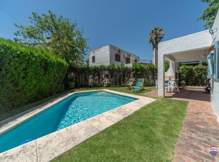 Casa · 94m² · 4 Ambientes · 2 Cocheras