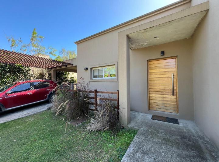 Casa · 85m² · 3 Ambientes · 3 Cocheras