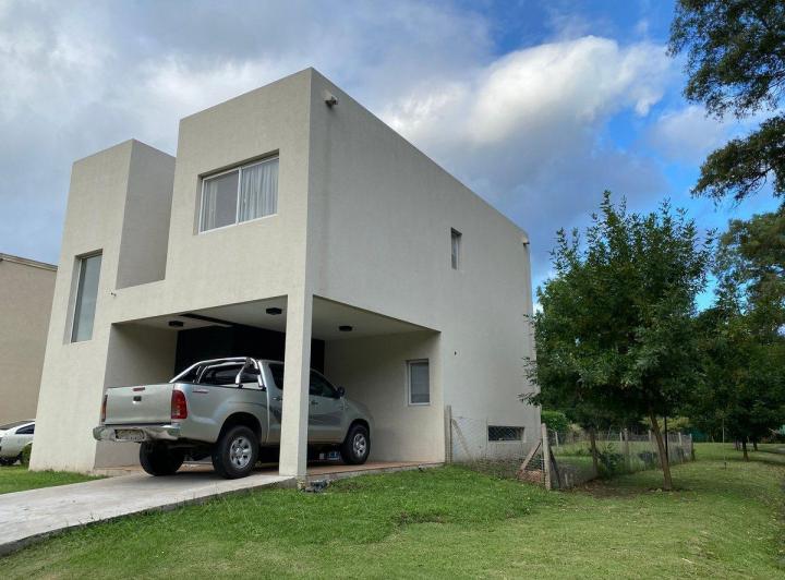 Casa · 160m² · 4 Ambientes · 1 Cochera