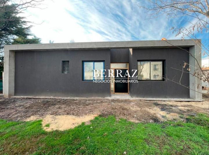 Casa · 180m² · 5 Ambientes · 4 Cocheras