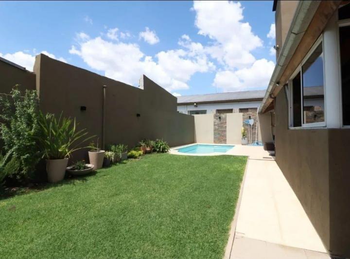 Casa · 150m² · 4 Ambientes · 3 Cocheras