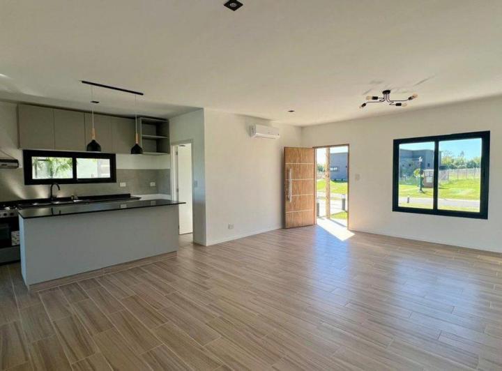Casa · 107m² · 4 Ambientes · 1 Cochera