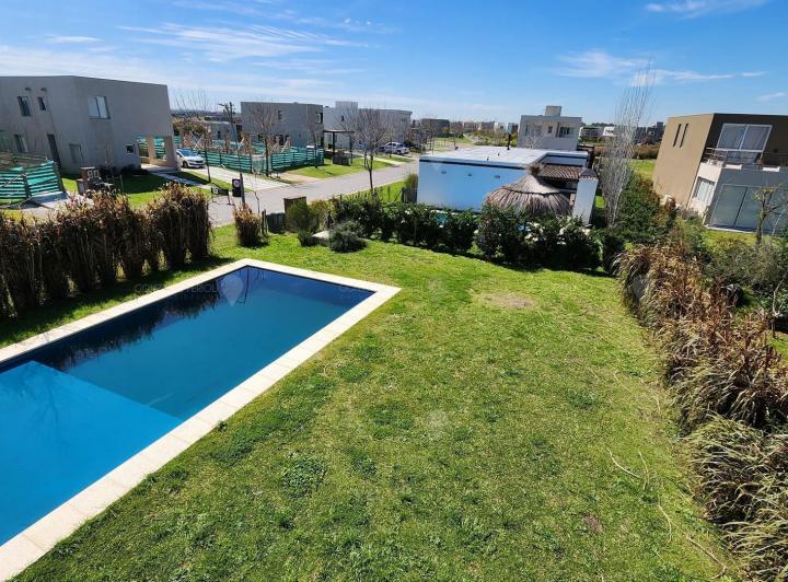Casa · 202m² · 4 Ambientes · 2 Cocheras
