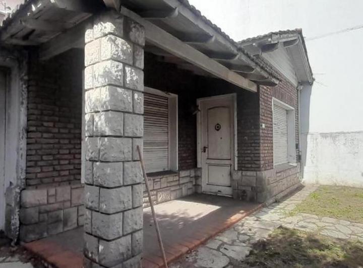 Casa · 250m² · 4 Ambientes · 2 Cocheras