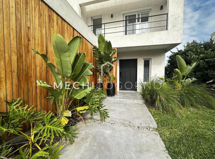 Casa · 167m² · 4 Ambientes · 2 Cocheras