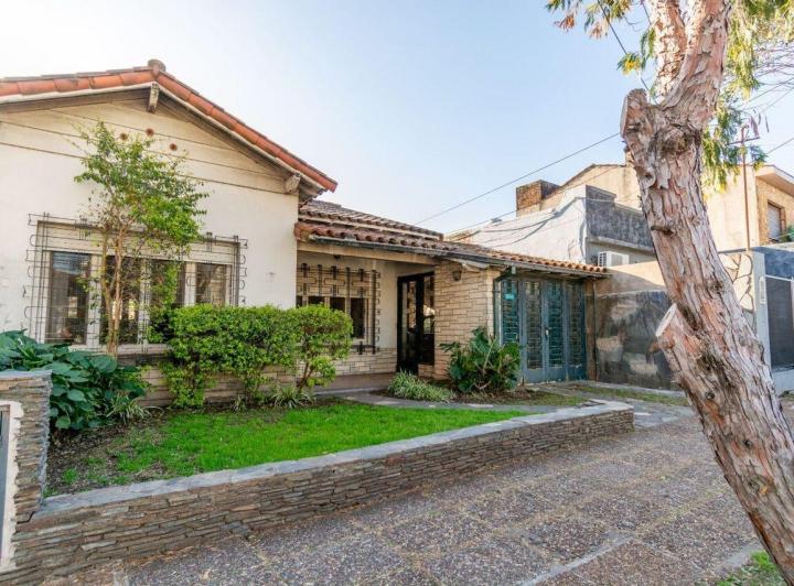 Casa · 107m² · 4 Ambientes · 1 Cochera
