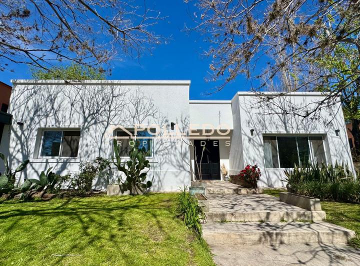Casa · 144m² · 4 Ambientes · 2 Cocheras