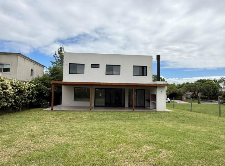 Casa · 184m² · 5 Ambientes · 1 Cochera