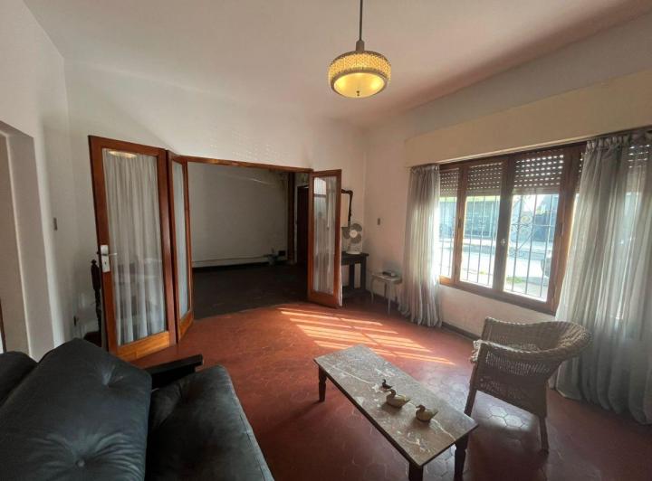 Casa · 180m² · 3 Ambientes · 1 Cochera