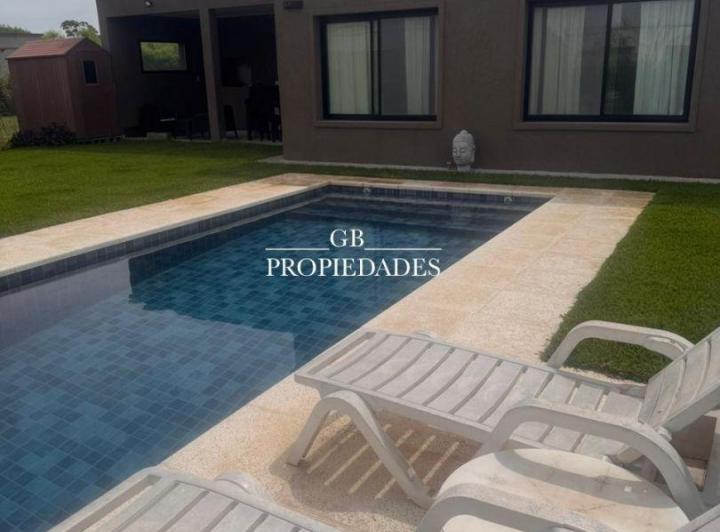 Casa · 135m² · 4 Ambientes · 3 Cocheras