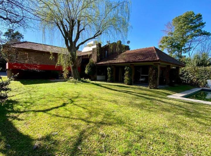 Casa · 197m² · 7 Ambientes · 2 Cocheras