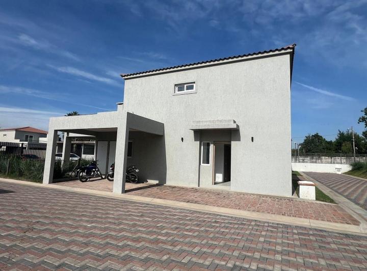 Casa · 99m² · 4 Ambientes · 1 Cochera