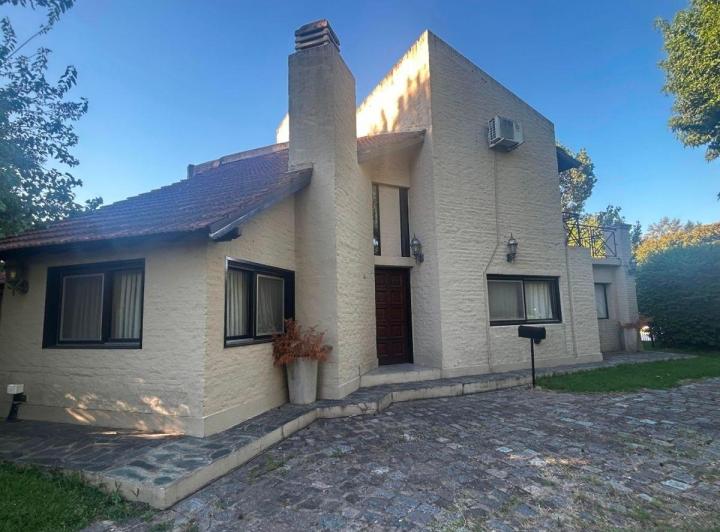 Casa · 170m² · 5 Ambientes · 1 Cochera