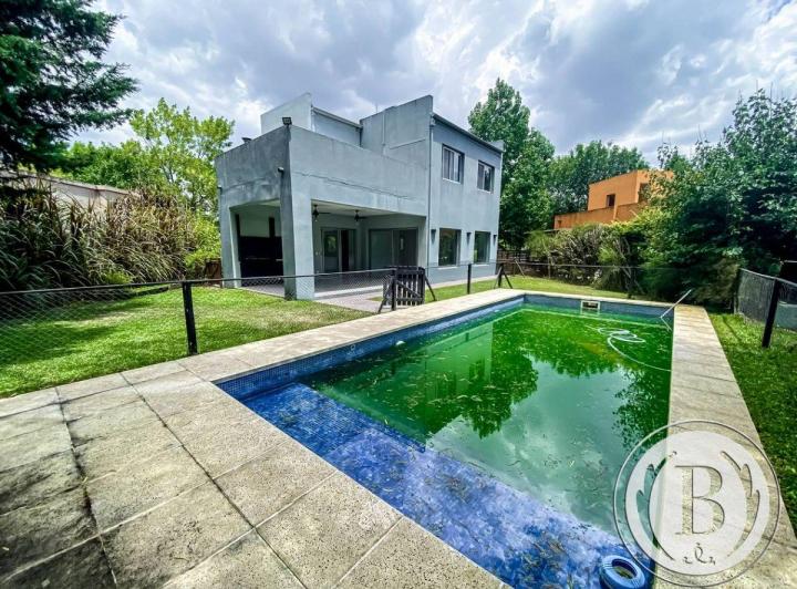 Casa · 292m² · 4 Ambientes · 1 Cochera