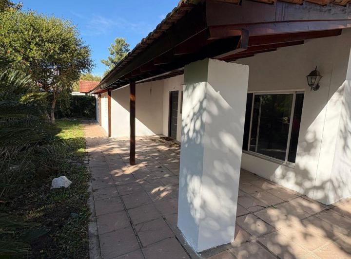Casa · 230m² · 5 Ambientes · 3 Cocheras