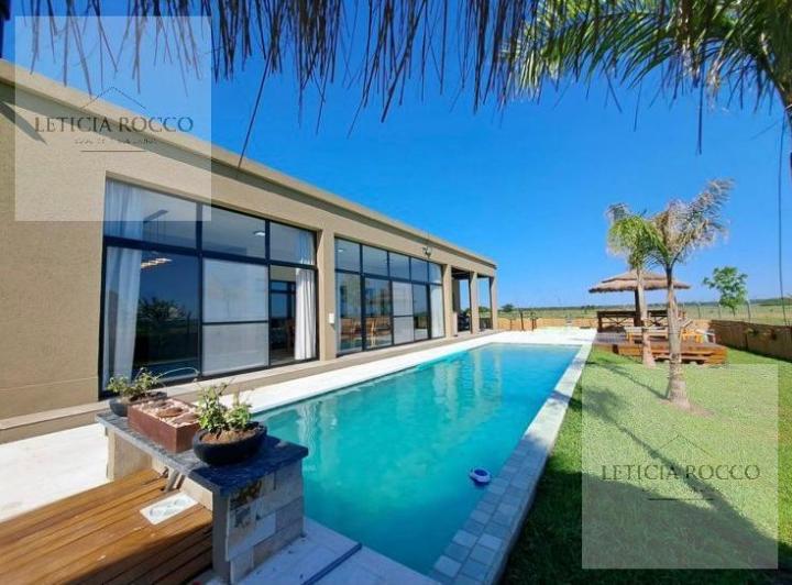 Casa · 210m² · 4 Ambientes · 2 Cocheras