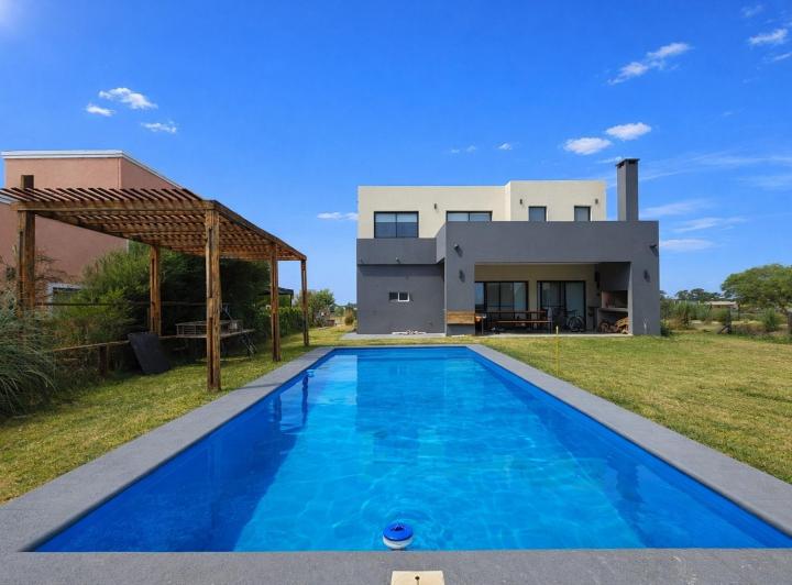 Casa · 180m² · 4 Ambientes · 4 Cocheras