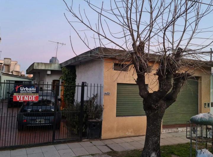 Casa · 219m² · 3 Ambientes · 2 Cocheras