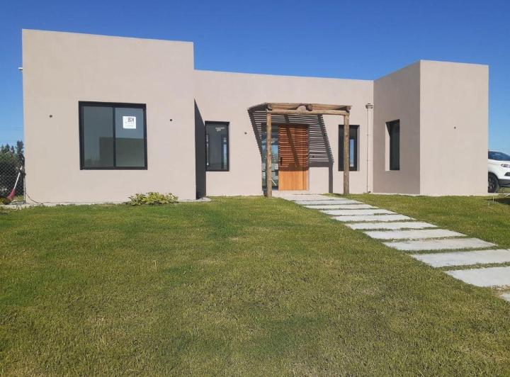 Casa · 110m² · 4 Ambientes · 2 Cocheras