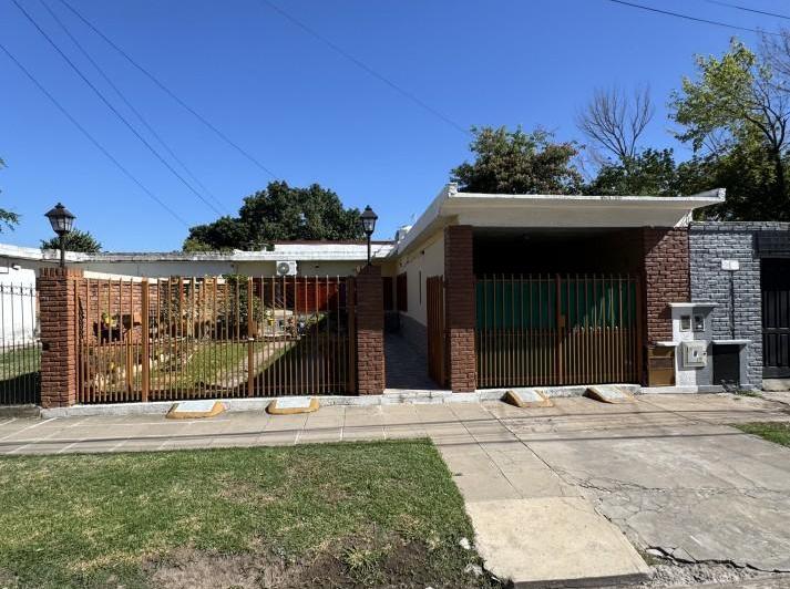 Casa · 200m² · 4 Ambientes · 1 Cochera