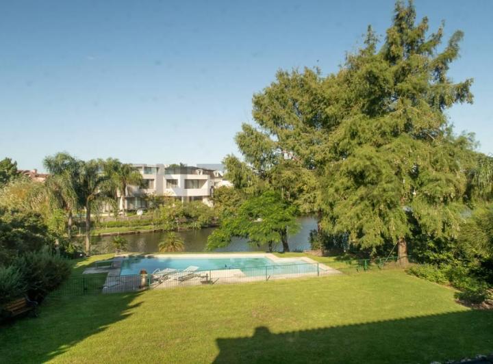 Casa · 287m² · 5 Ambientes · 6 Cocheras