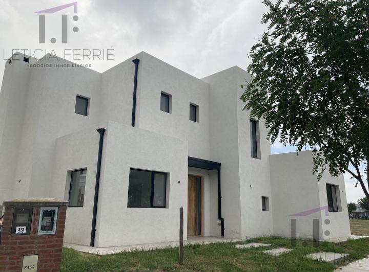 Casa · 200m² · 3 Dormitorios · 2 Cocheras