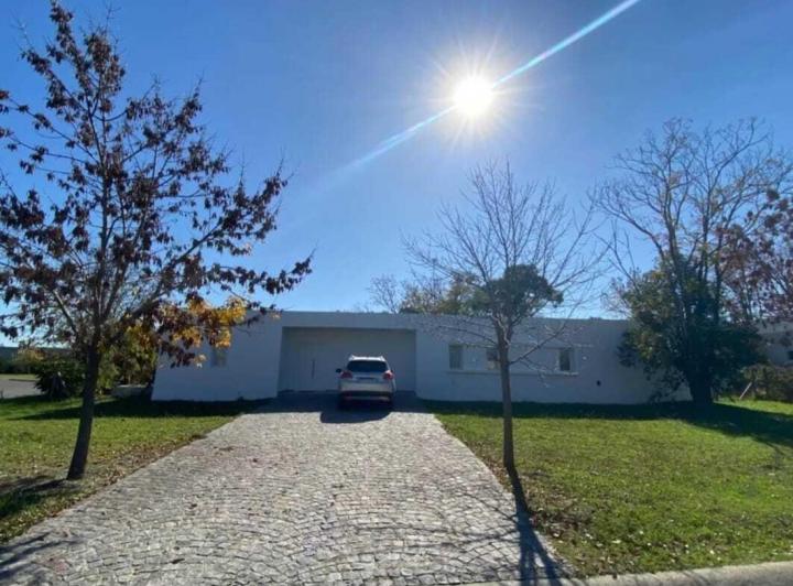 Casa · 150m² · 4 Ambientes · 1 Cochera