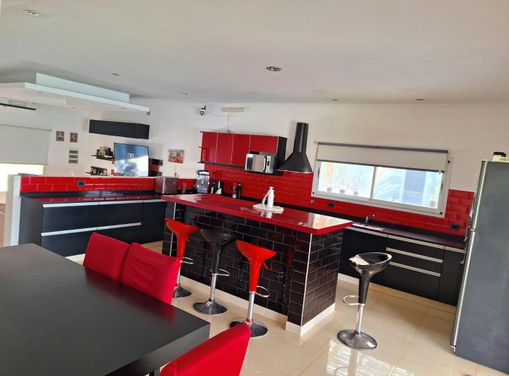 Casa · 147m² · 4 Ambientes · 2 Cocheras
