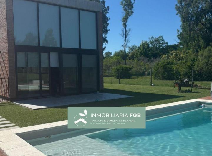 Casa · 184m² · 4 Ambientes · 4 Cocheras