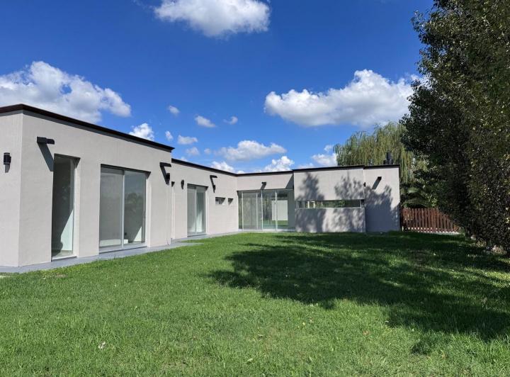 Casa · 135m² · 4 Ambientes · 4 Cocheras
