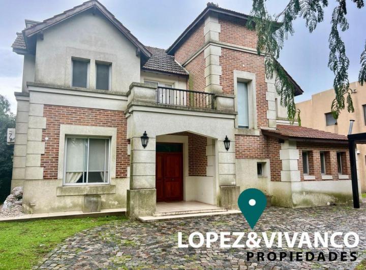 Casa · 224m² · 6 Ambientes · 1 Cochera