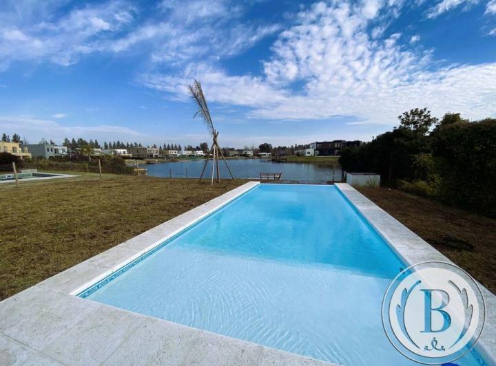 Casa · 180m² · 4 Ambientes · 1 Cochera