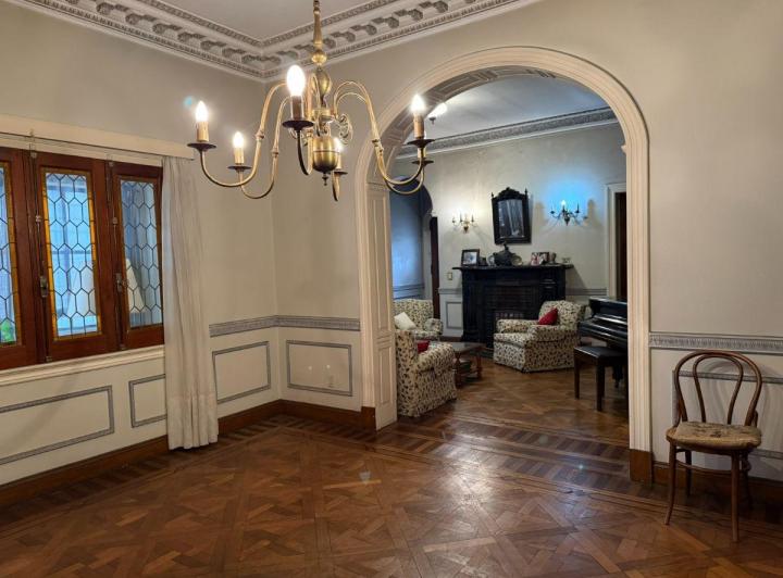 Casa · 298m² · 4 Ambientes · 1 Cochera