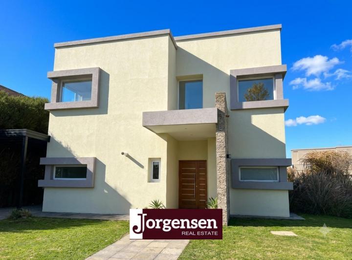 Casa · 209m² · 5 Ambientes · 1 Cochera
