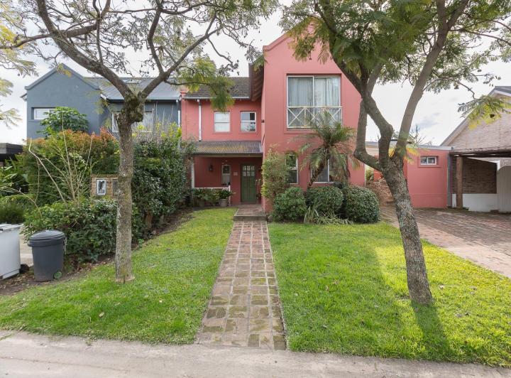 Casa · 150m² · 5 Ambientes · 2 Cocheras