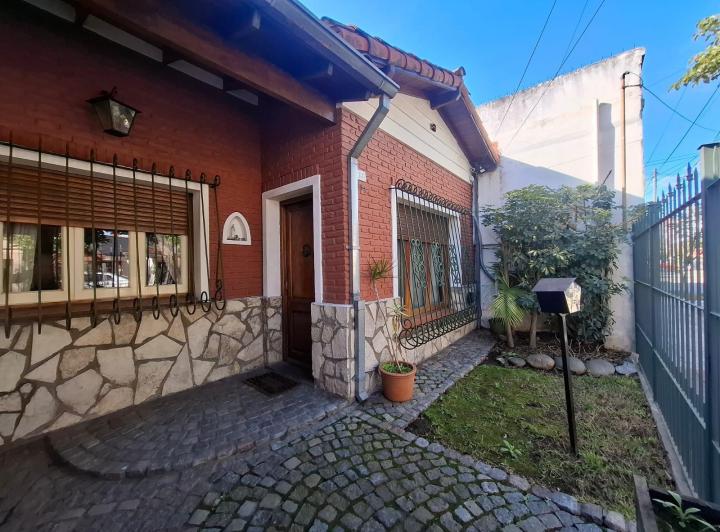 Casa · 160m² · 4 Ambientes · 1 Cochera