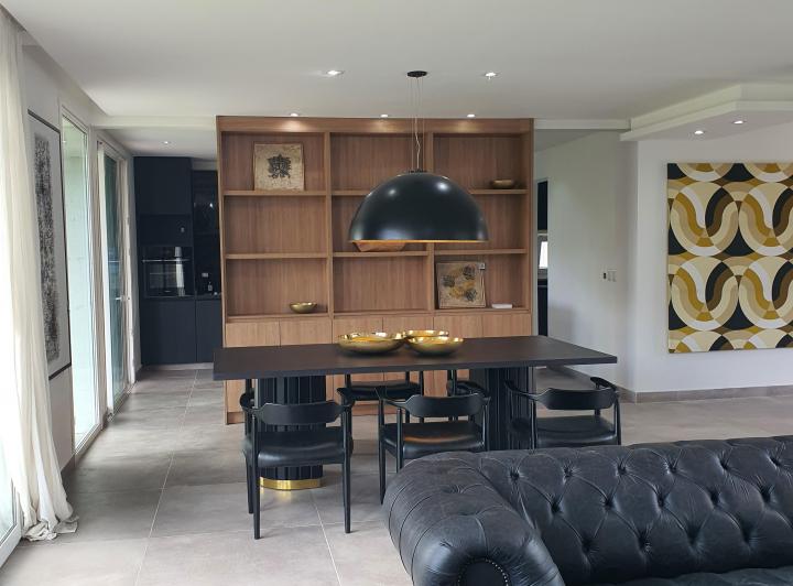 Casa · 220m² · 5 Ambientes · 2 Cocheras