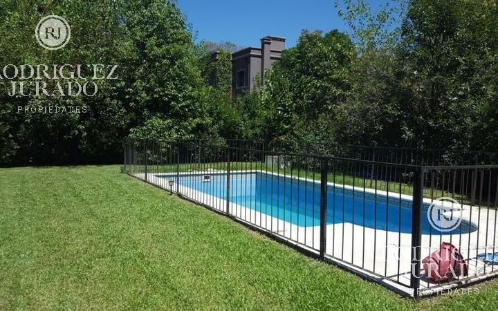 Casa · 2000m² · 4 Ambientes · 2 Cocheras